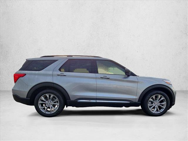 Used 2023 Ford Explorer XLT w/ Equipment Group 202A RWD image 4