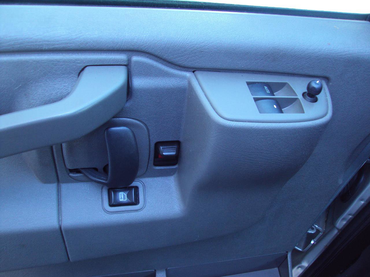 Used 2019 Chevrolet Express 3500 LS RWD image 17