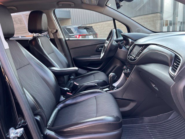 Used 2020 Chevrolet Trax LT w/ LT Convenience Package FWD image 11