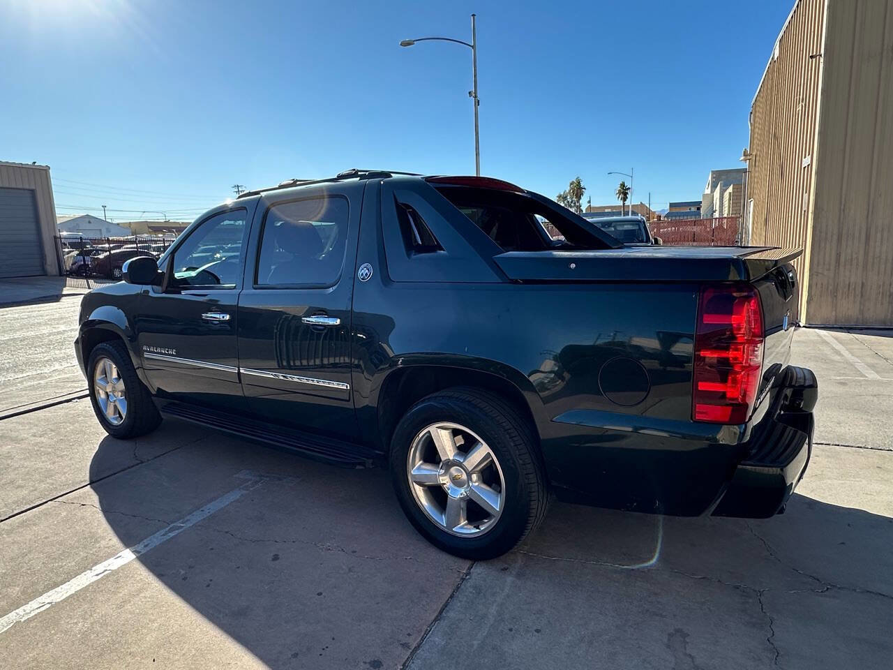 Used 2013 Chevrolet Avalanche LTZ image 3
