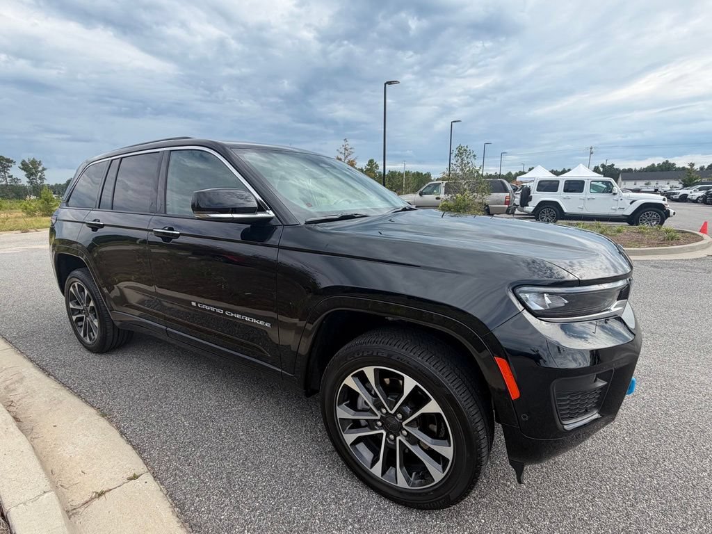 Used 2022 Jeep Grand Cherokee Overland AWD/4WD image 16