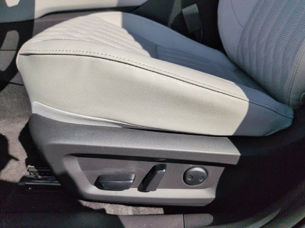 New 2026 Mitsubishi Outlander SEL AWD/4WD image 17