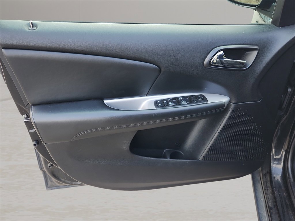 Used 2019 Dodge Journey SE w/ Blacktop Package image 24