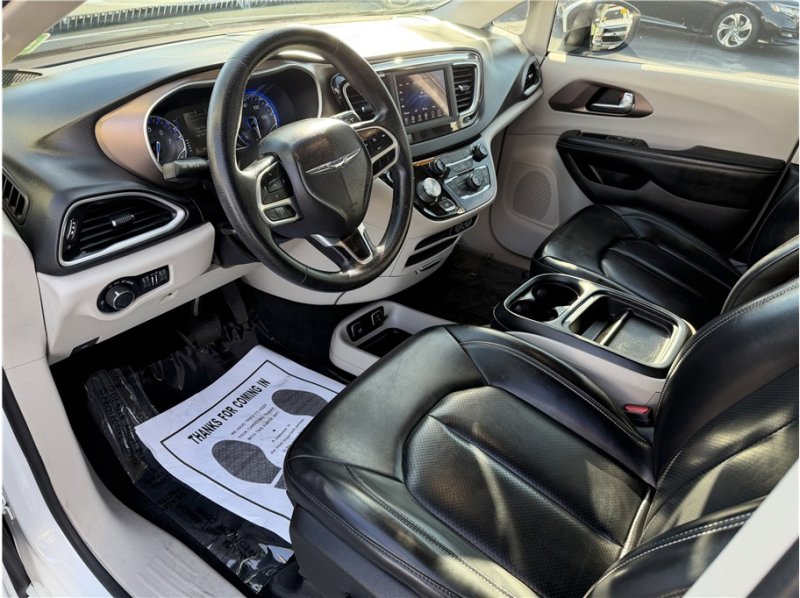 Used 2021 Chrysler Voyager Lxi image 16