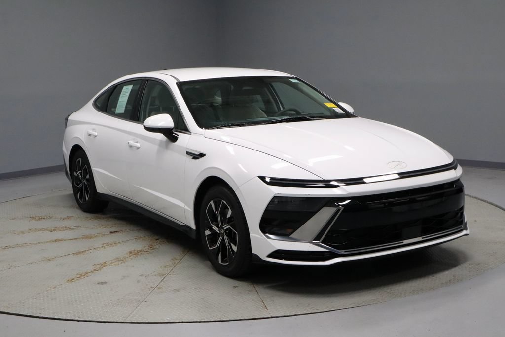 Certified 2025 Hyundai Sonata SEL FWD image 1