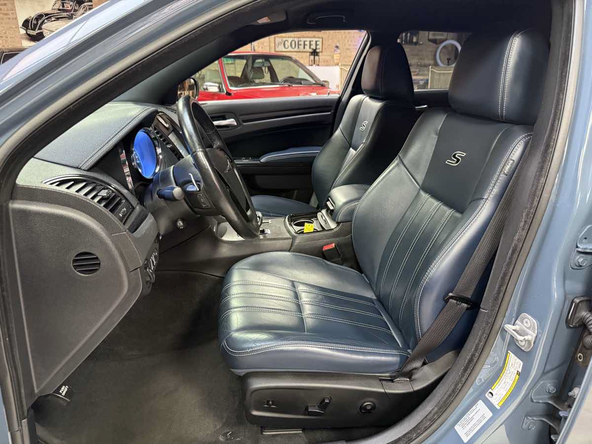 Used 2014 Chrysler 300 S w/ Luxury Group RWD image 22