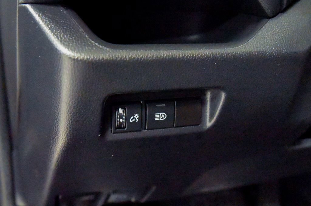 Used 2021 Toyota RAV4 LE image 16