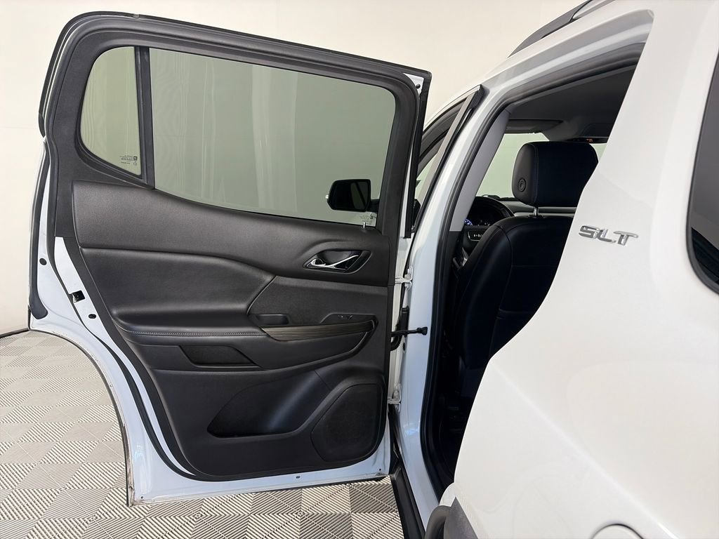 Used 2021 GMC Acadia SLT w/ Technology Package AWD/4WD image 12