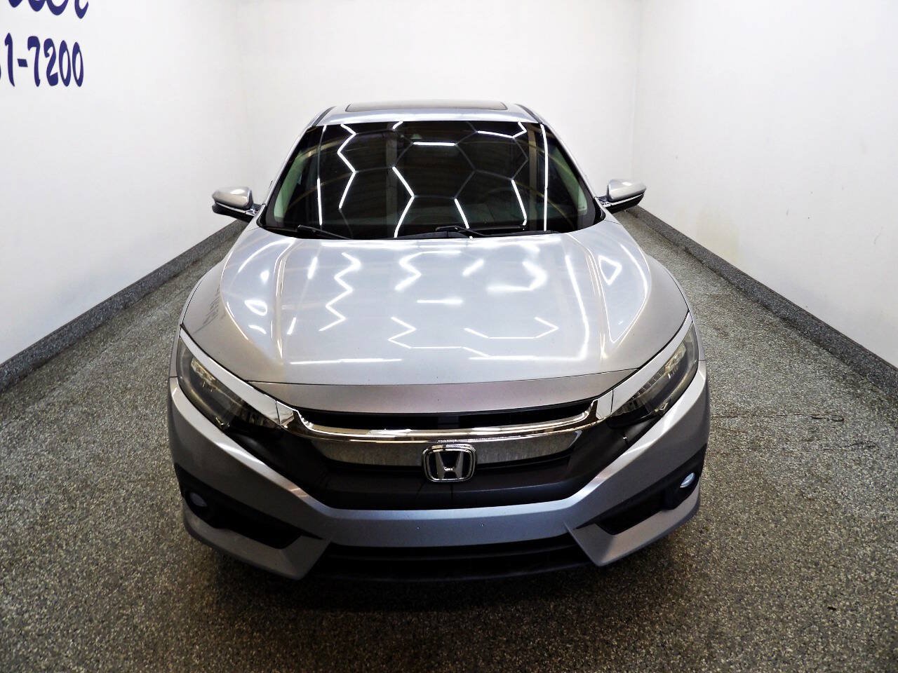 Used 2016 Honda Civic Touring image 2