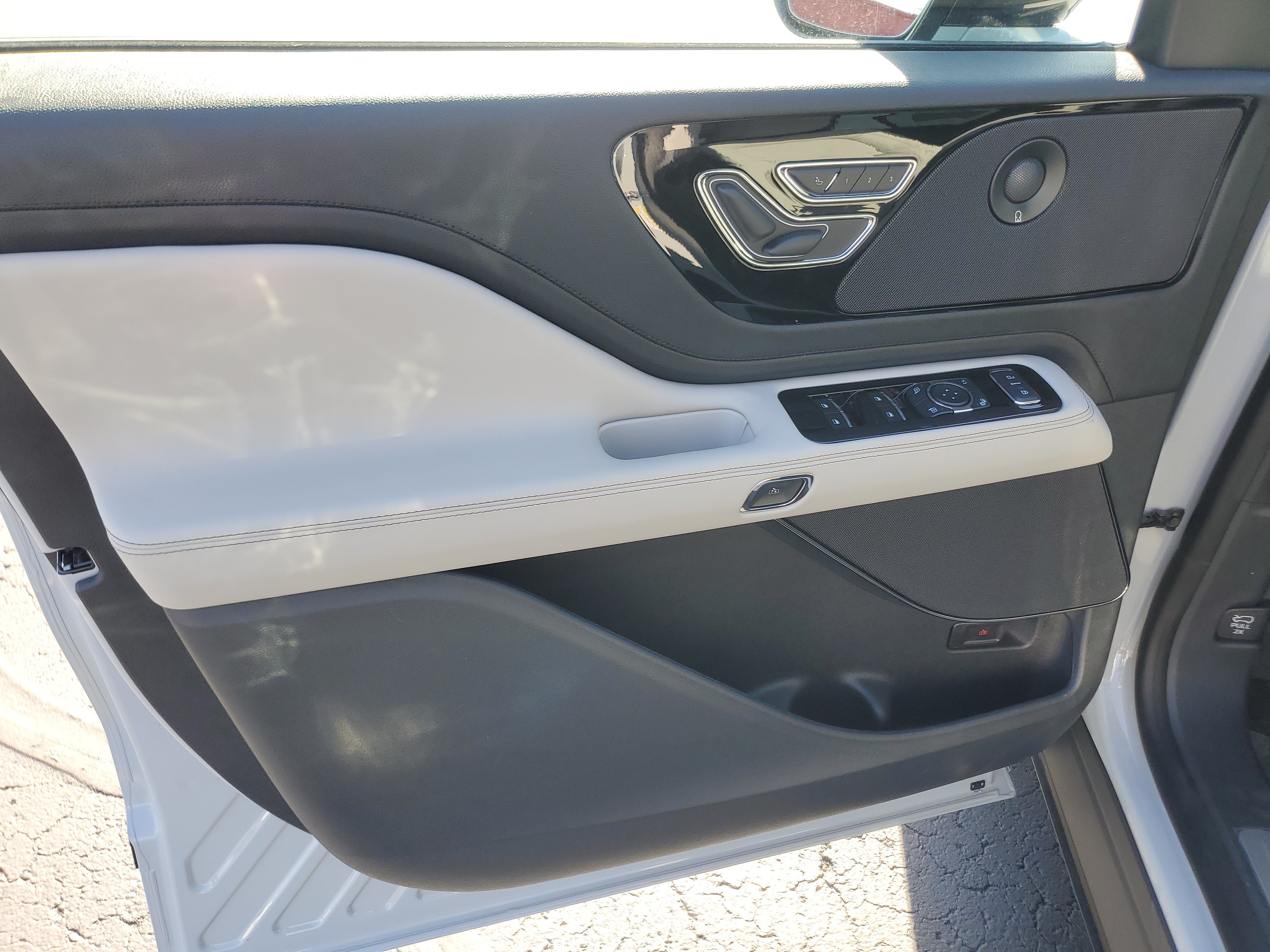 New 2027 Lincoln Aviator Reserve w/ Jet Appearance Package AWD/4WD image 8