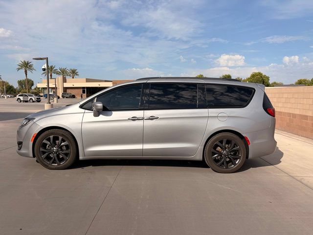 Used 2018 Chrysler Pacifica Touring-L Plus w/ S Appearance Package FWD image 4