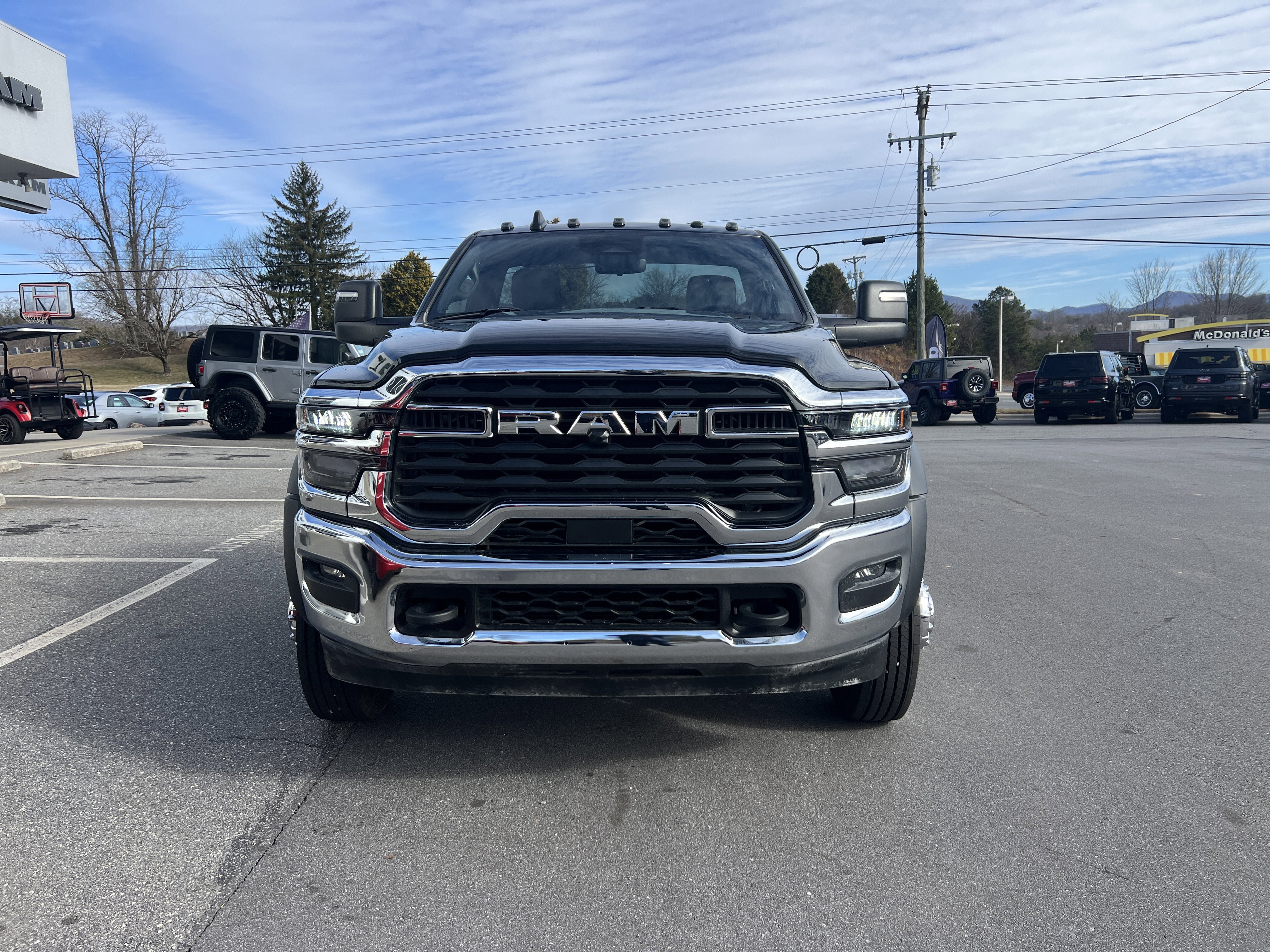 Used 2025 RAM 5500 4x4 Regular Cab image 5