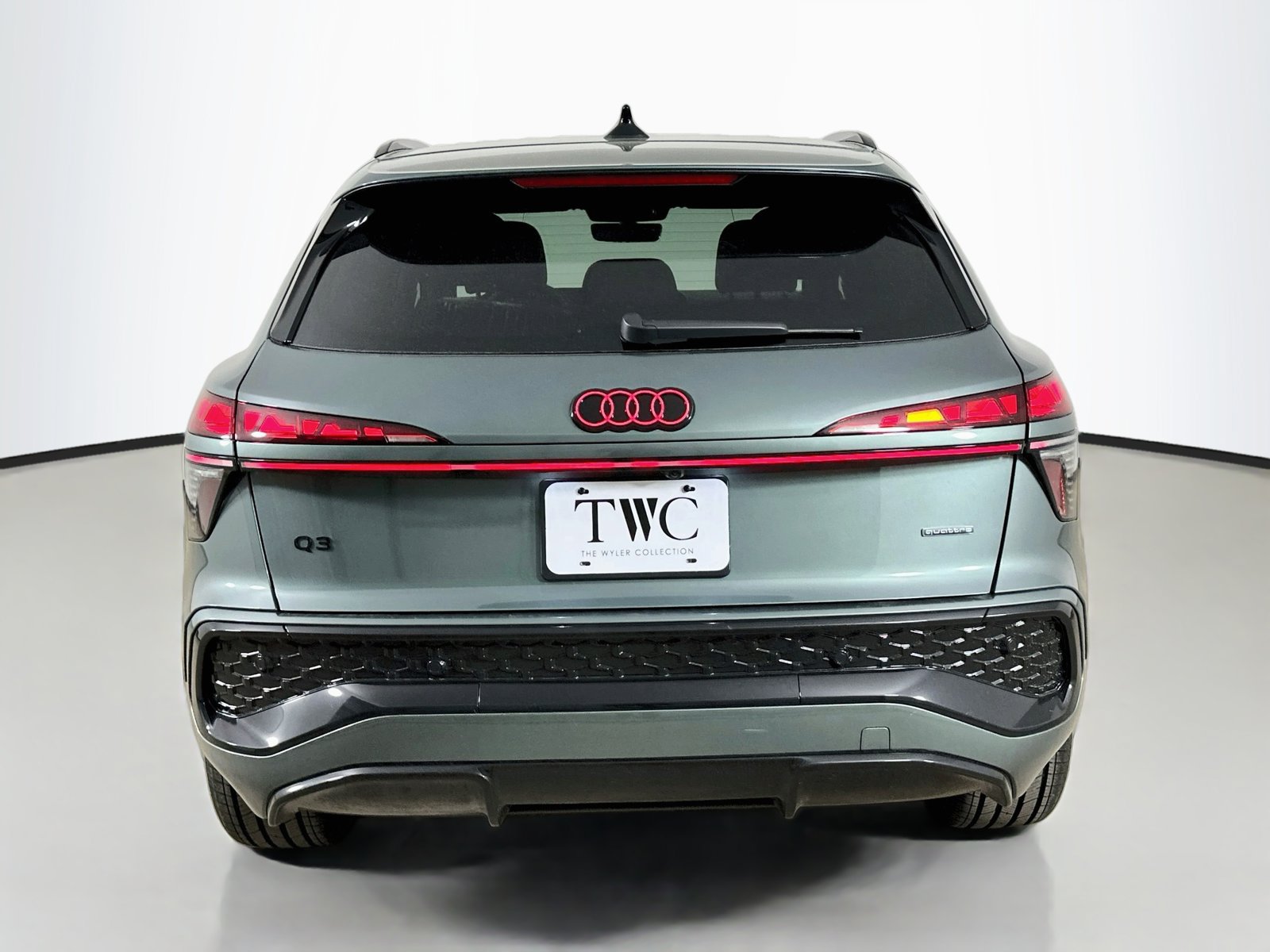 New 2026 Audi Q3 quattro 2.0T AWD/4WD image 6