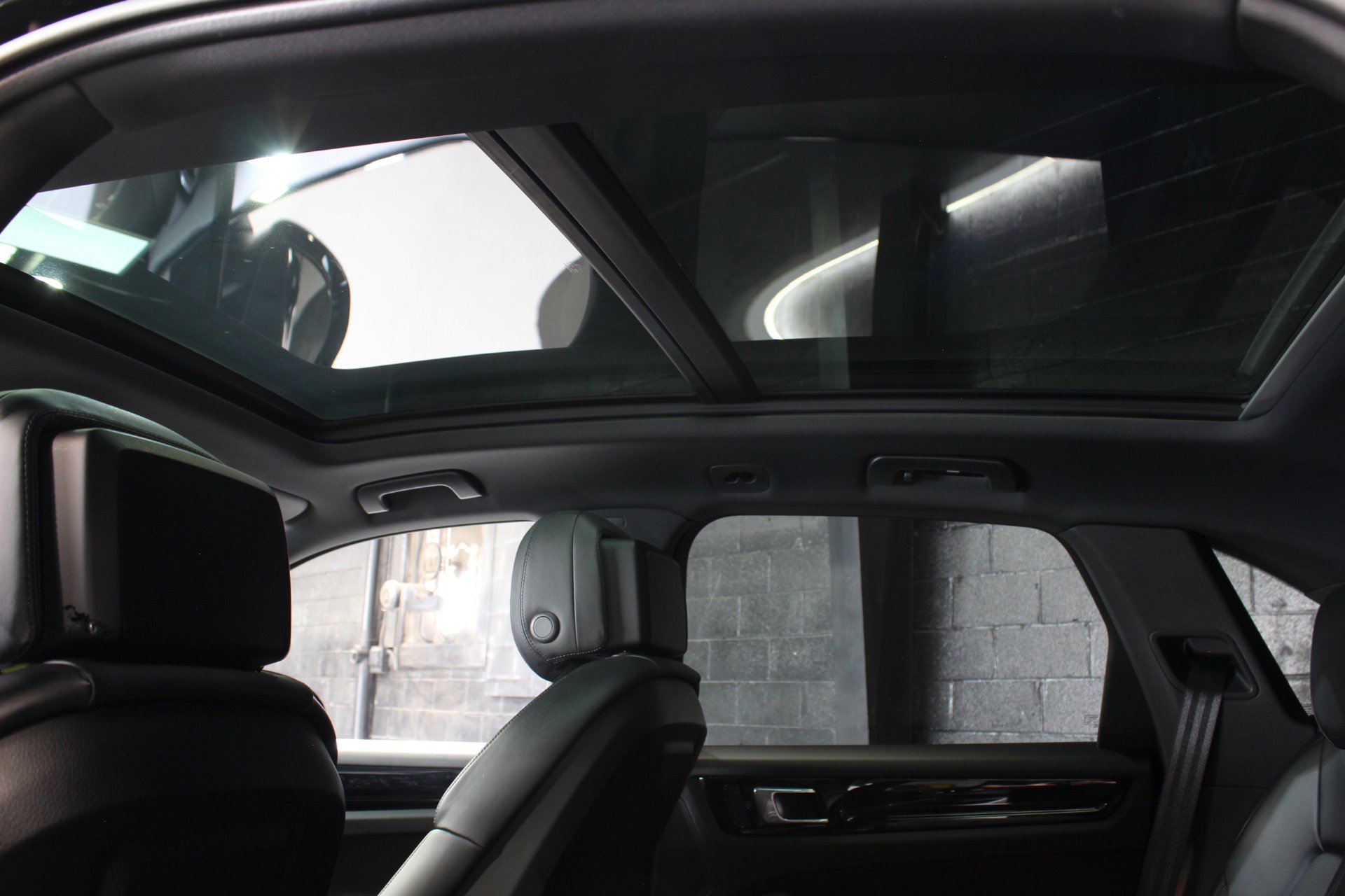 Used 2022 Porsche Cayenne E-Hybrid w/ Premium Package image 19