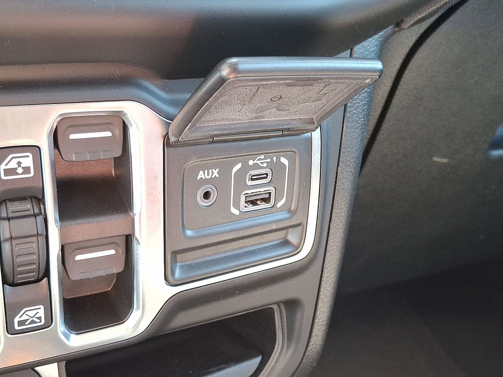 Used 2021 Jeep Gladiator Mojave w/ LED Lighting Group AWD/4WD image 24