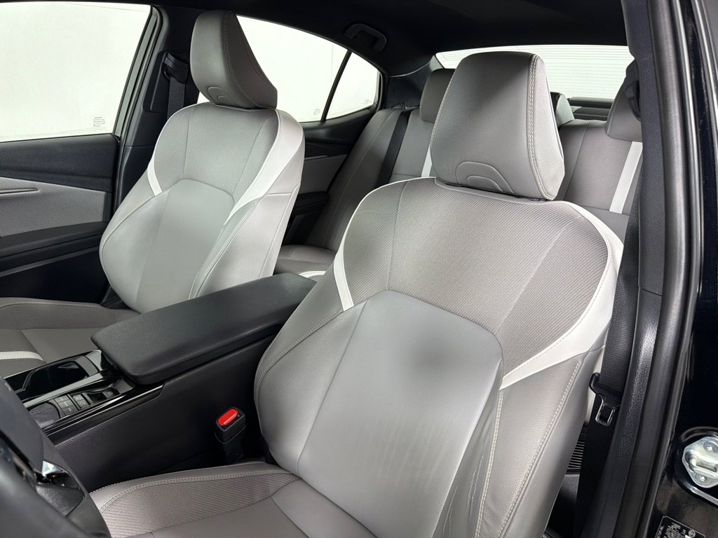 Used 2025 Toyota Camry SE FWD image 12