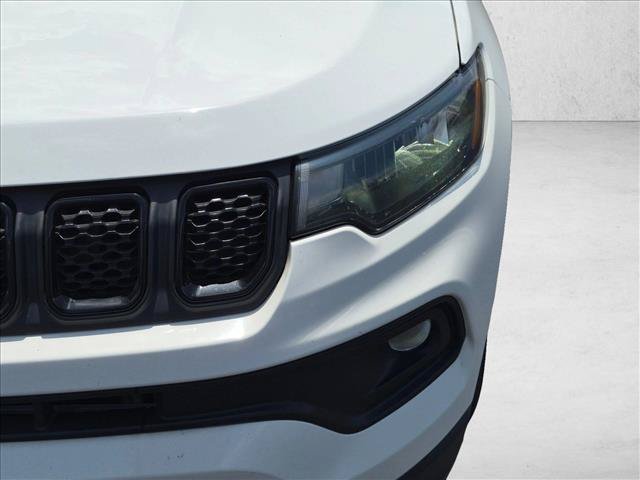 Used 2024 Jeep Compass Latitude w/ Convenience Group AWD/4WD image 9