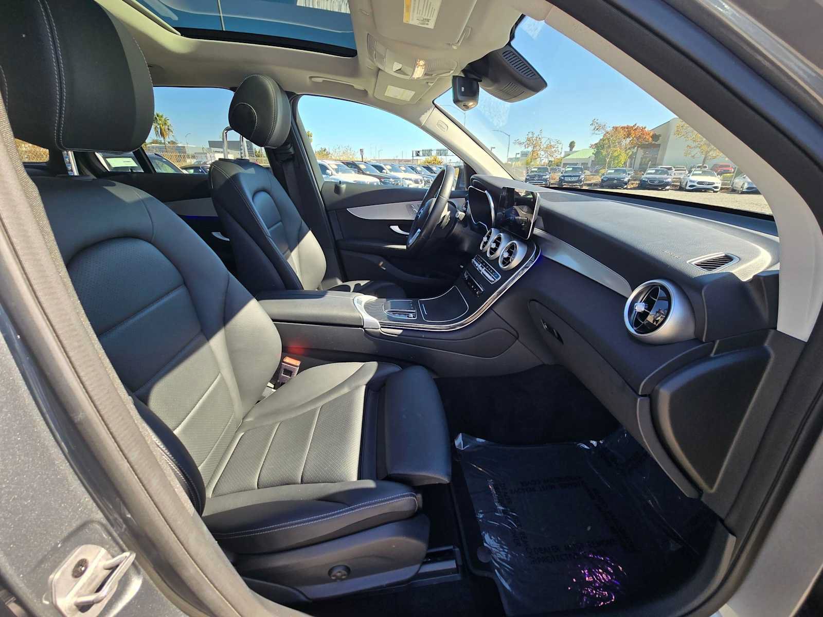 Used 2022 Mercedes-Benz GLC 300 4MATIC image 11