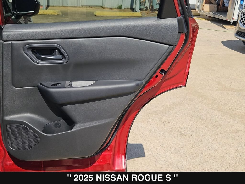 Used 2025 Nissan Rogue S FWD image 27