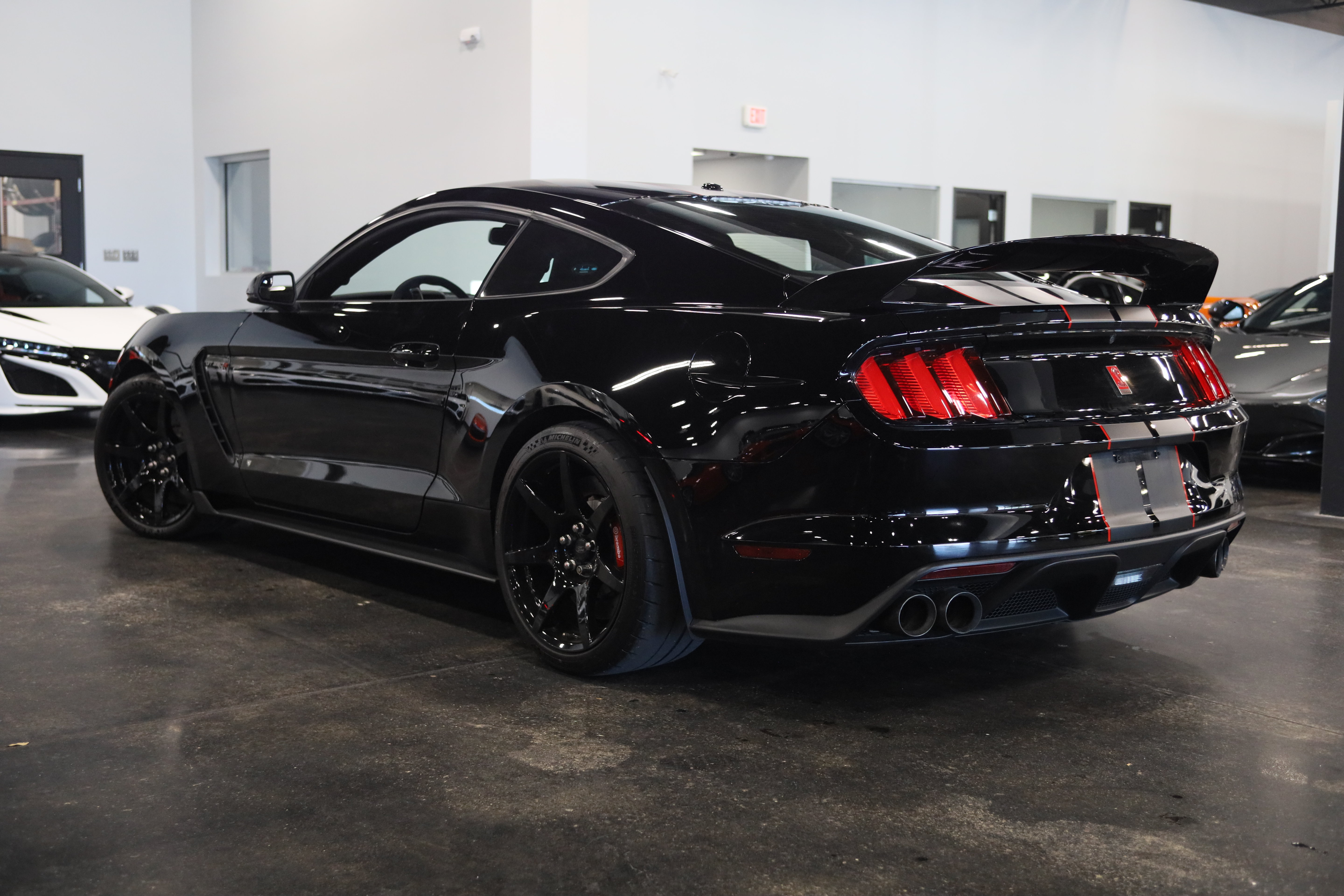 Used 2017 Ford Mustang Shelby GT350R w/ GT350R Equipment Group 920A RWD image 4