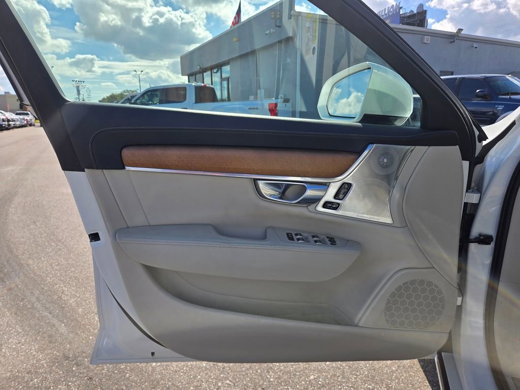 Used 2018 Volvo S90 T8 Inscription w/ Convenience Package image 23