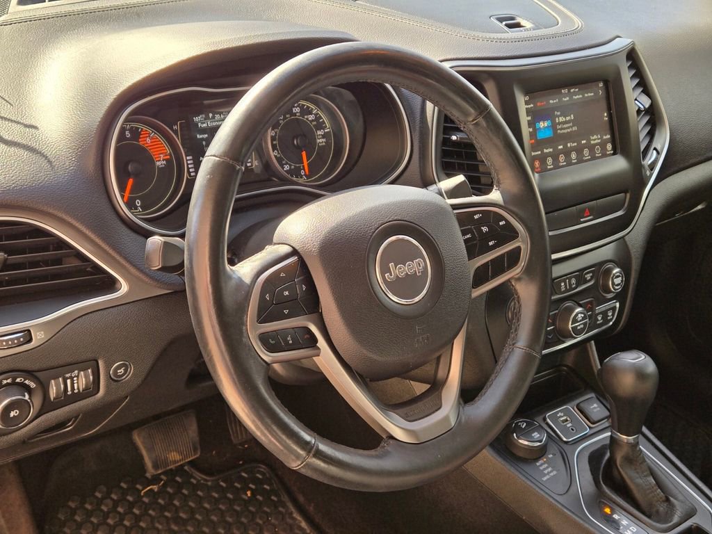 Used 2019 Jeep Cherokee Latitude Plus w/ Comfort/Convenience Group image 9