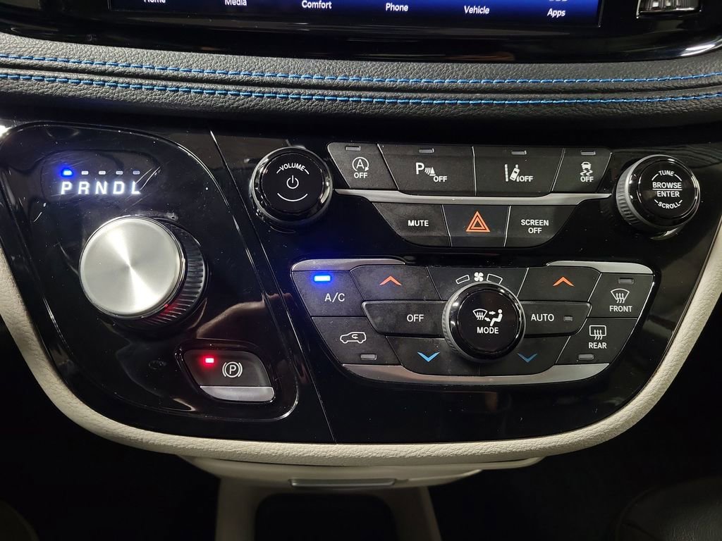Used 2021 Chrysler Pacifica Touring-L AWD/4WD image 15