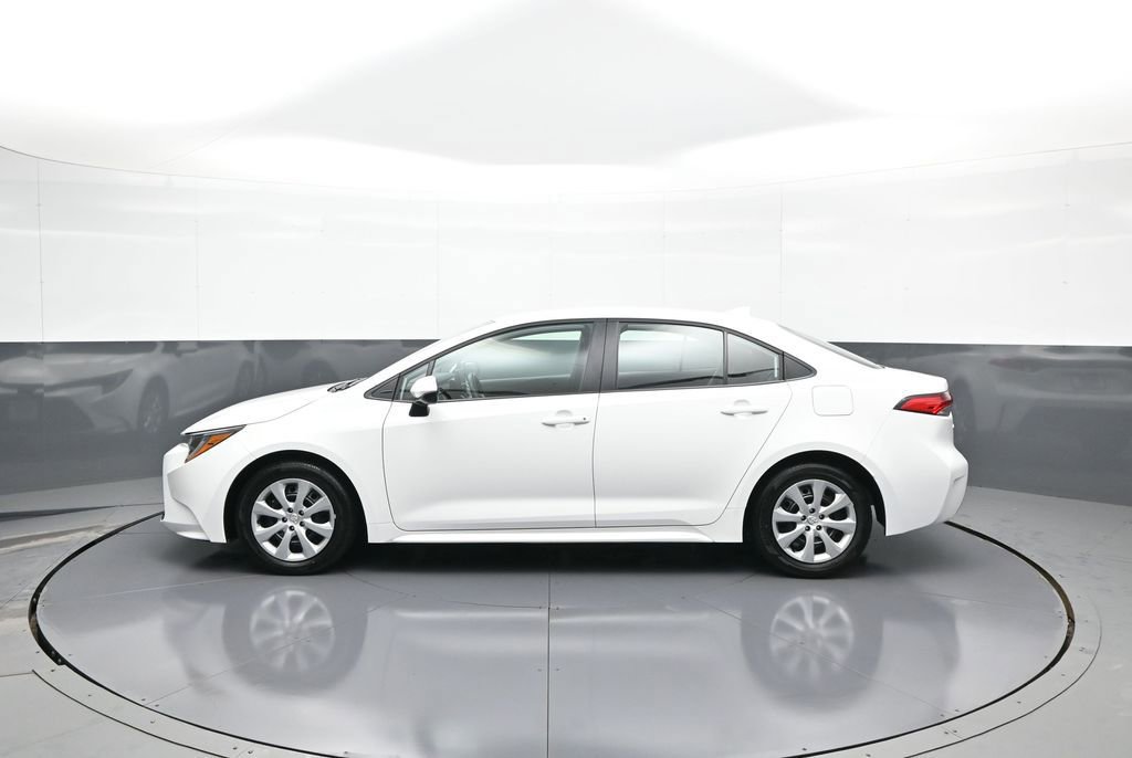 Certified 2025 Toyota Corolla LE image 9