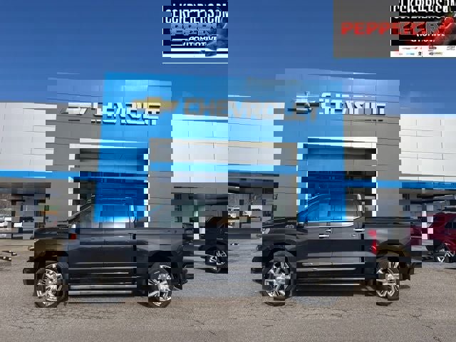 Used 2023 Chevrolet Silverado 1500 High Country w/ Technology Package image 2