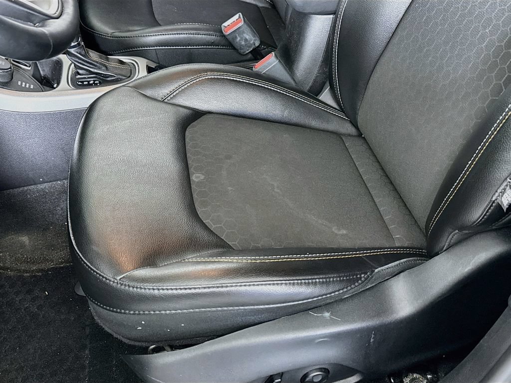 Used 2018 Jeep Compass Latitude w/ Popular Equipment Group AWD/4WD image 18