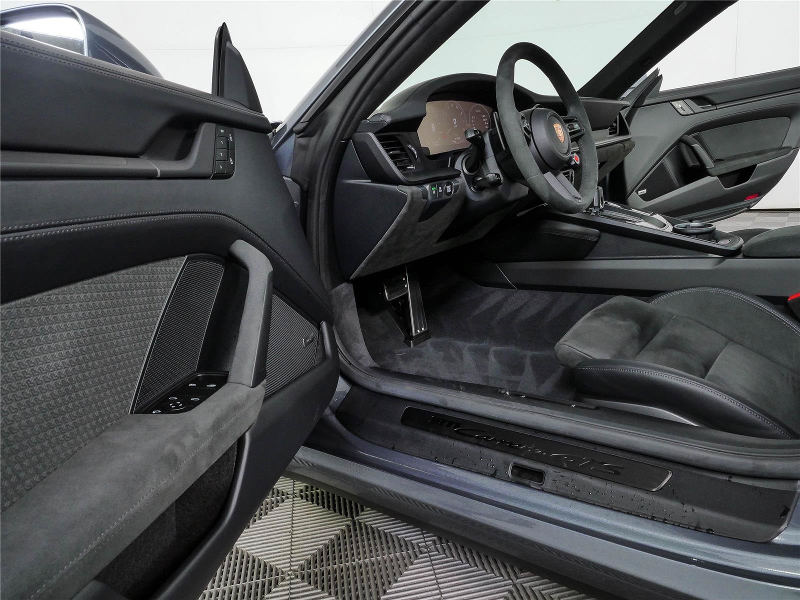 Certified 2026 Porsche 911 Carrera GTS RWD image 8