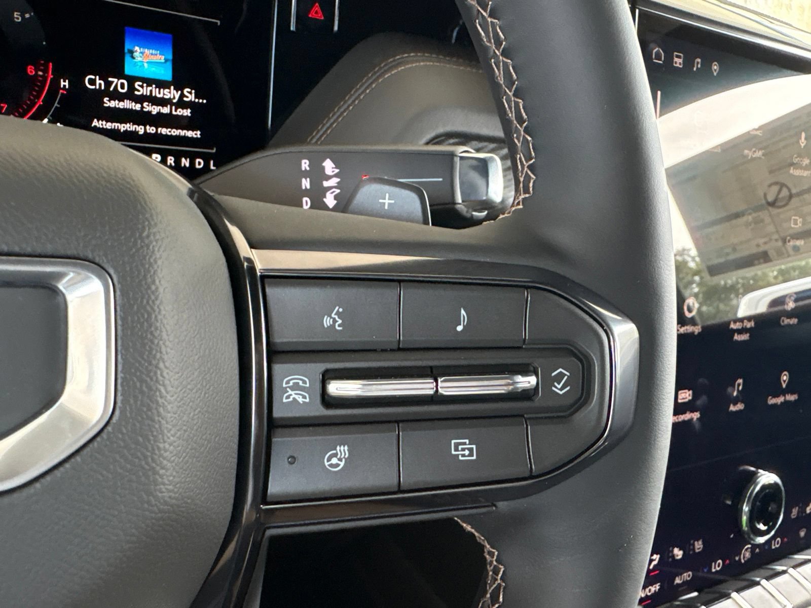 New 2026 GMC Yukon XL AT4 w/ AT4 Premium Plus Package AWD/4WD image 39