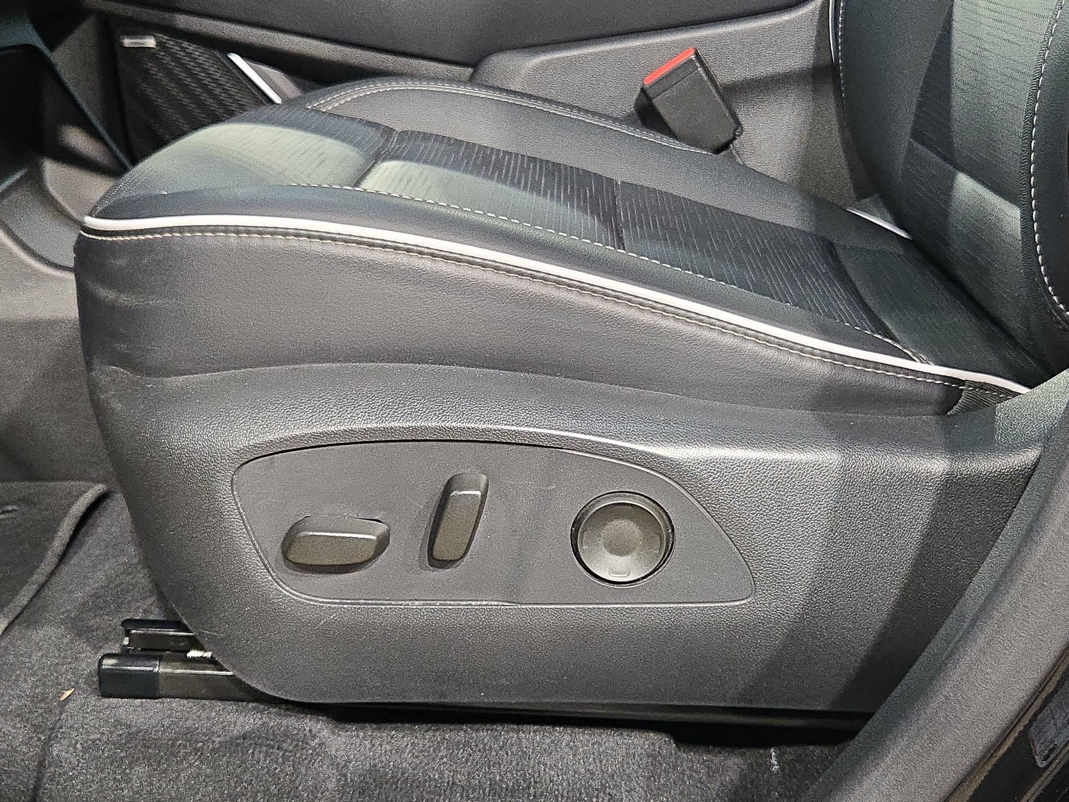 Used 2025 Buick Enclave Sport Touring w/ Power Package FWD image 23
