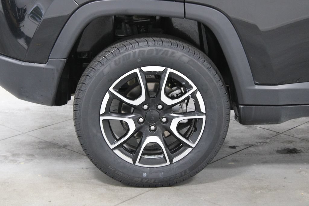 Used 2024 Jeep Compass Trailhawk AWD/4WD image 12