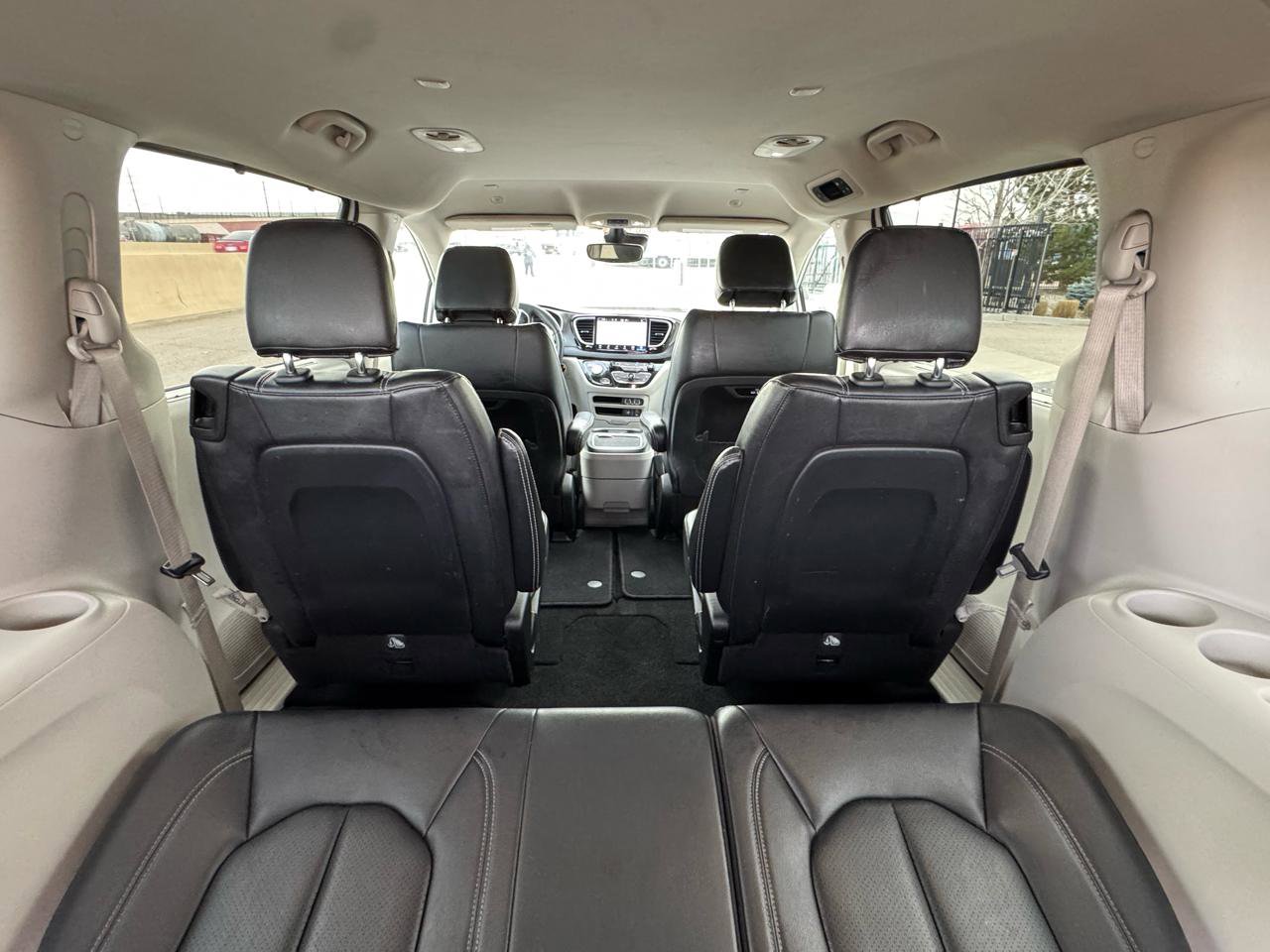 Used 2022 Chrysler Pacifica Touring-L image 12