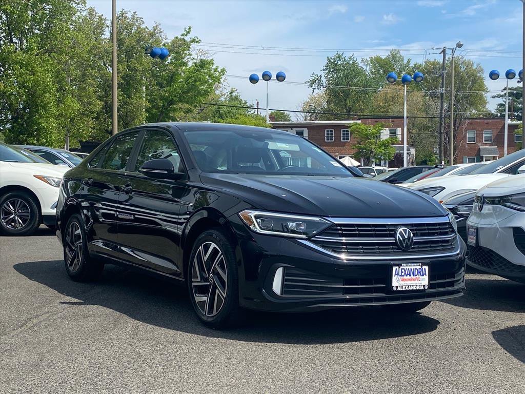 Certified 2023 Volkswagen Jetta SEL image 1