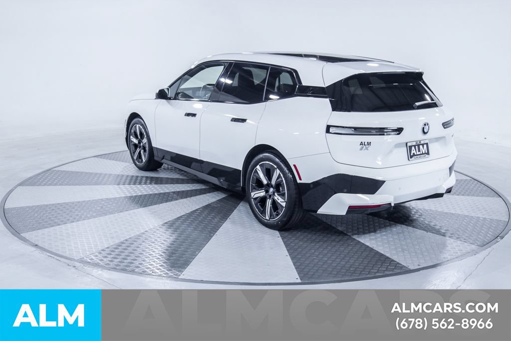 Used 2023 BMW iX xDrive50 w/ Premium Package AWD/4WD image 7