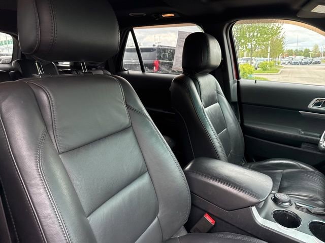 Used 2014 Ford Explorer XLT w/ Equipment Group 202A AWD/4WD image 10