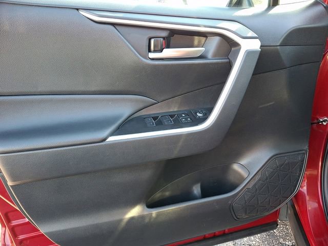 Used 2025 Toyota RAV4 XLE image 13