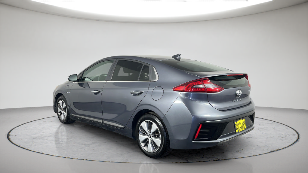 Used 2018 Hyundai Ioniq Limited FWD image 11