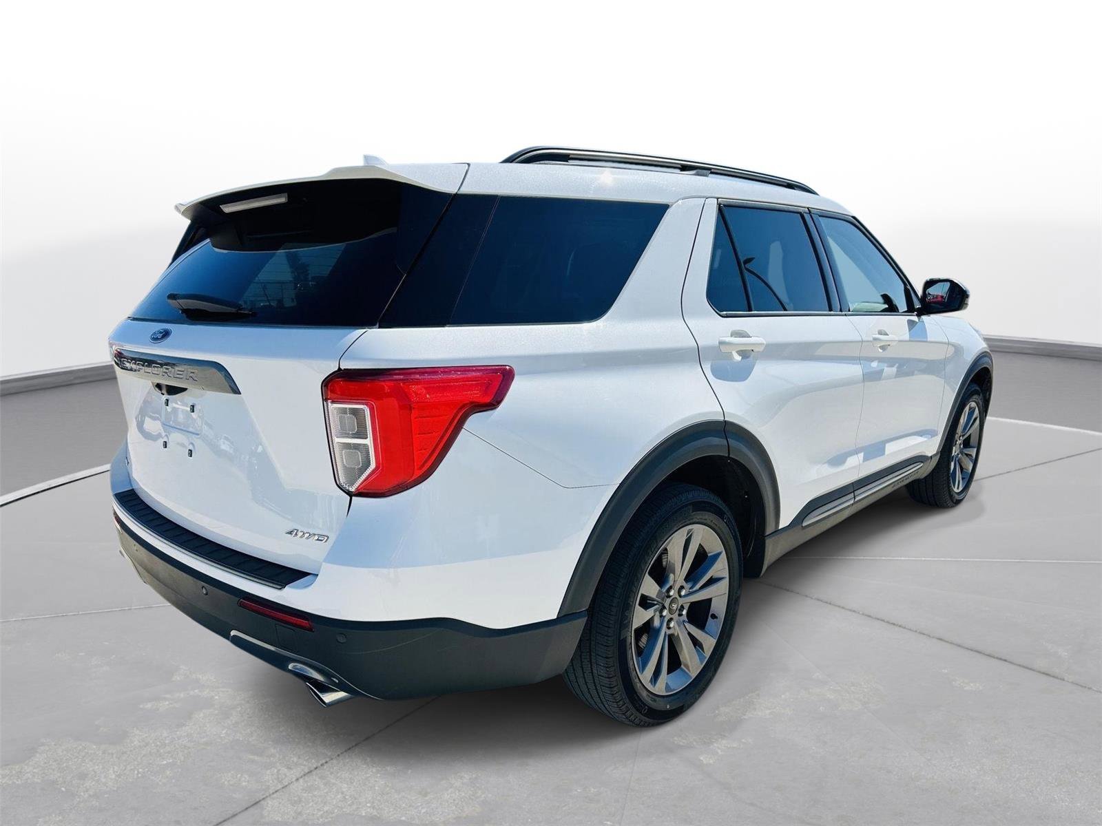 Used 2022 Ford Explorer XLT w/ Equipment Group 202A AWD/4WD image 40