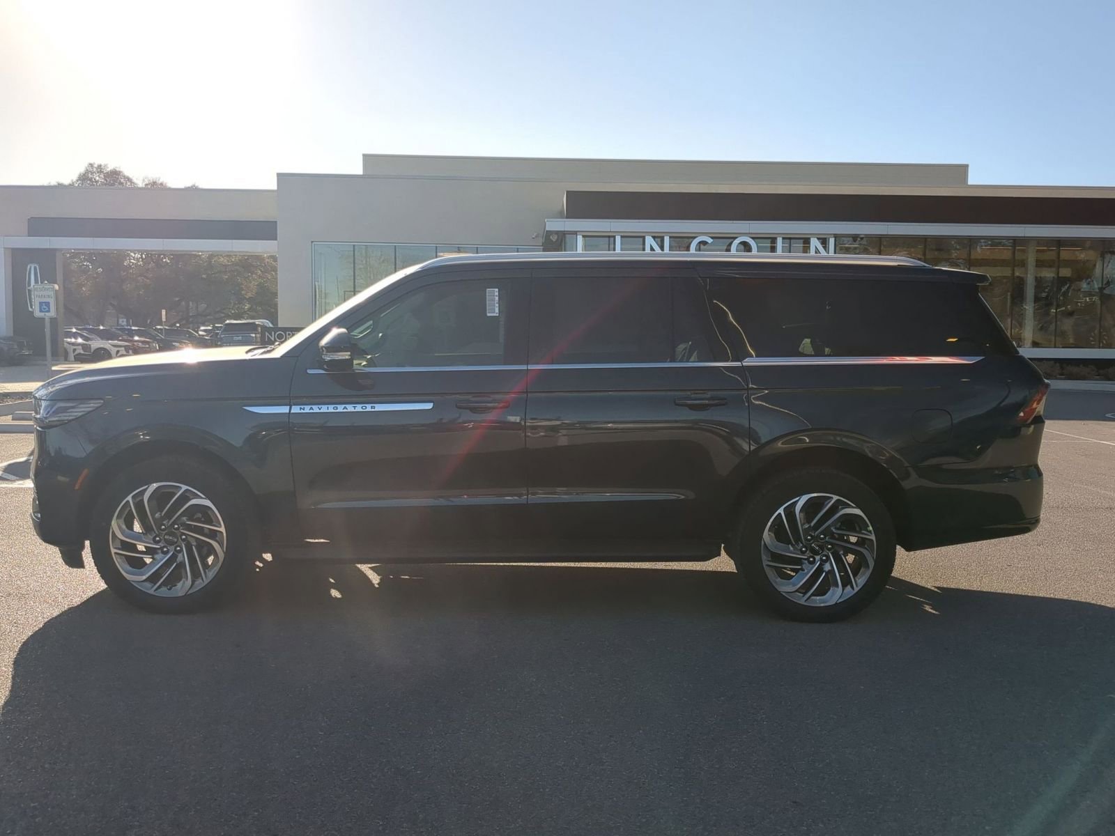 New 2026 Lincoln Navigator L Premier image 6