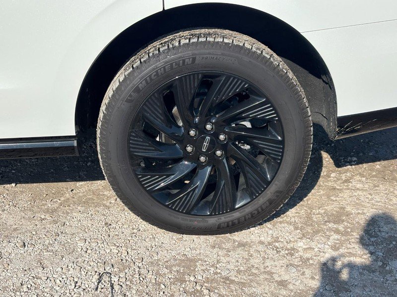 New 2025 Lincoln Navigator Reserve w/ Jet Appearance Package image 9