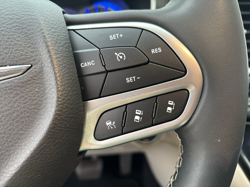 Used 2023 Chrysler Pacifica Touring-L FWD image 25