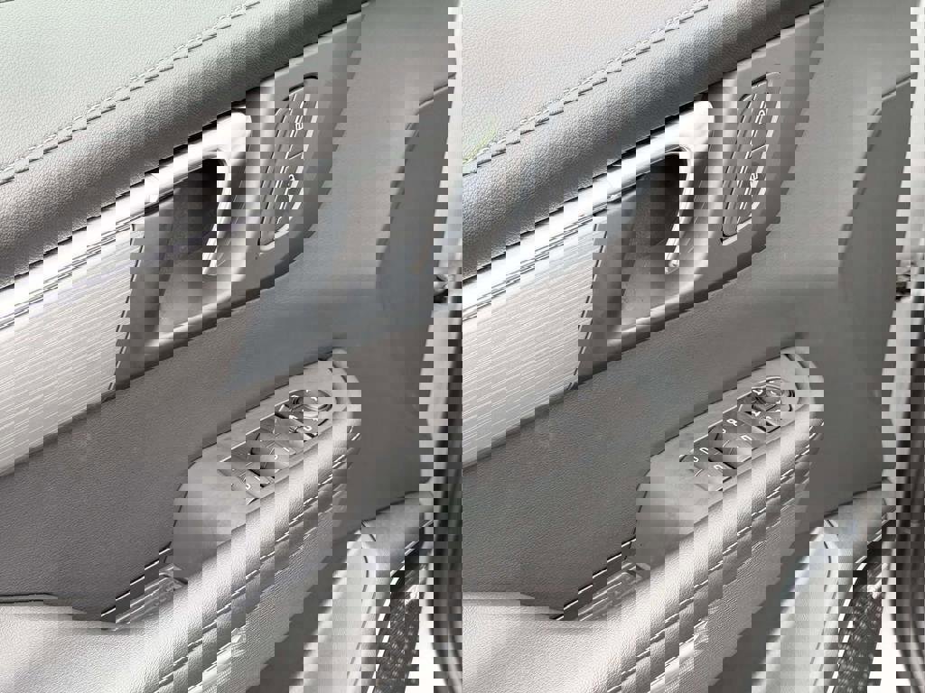 Used 2025 Buick Enclave Preferred image 17