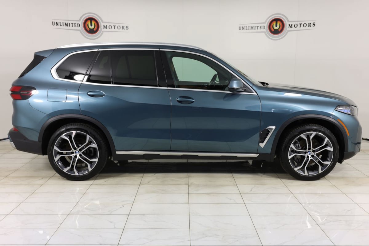 Used 2024 BMW X5 xDrive40i w/ Premium Package AWD/4WD image 2