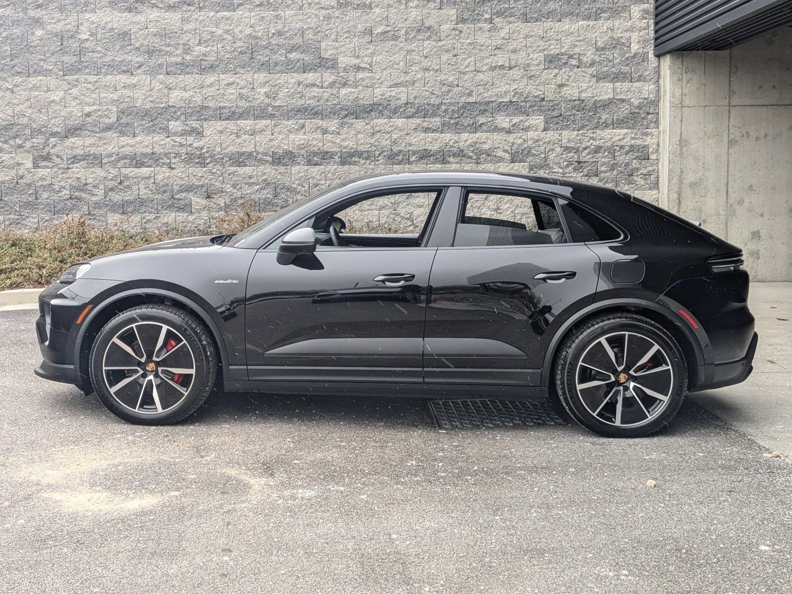 New 2025 Porsche Macan 4S Electric video 2