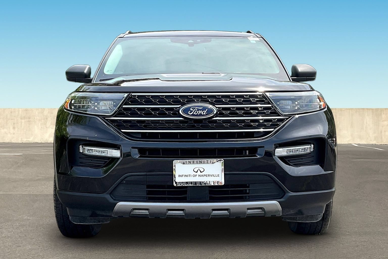 Used 2020 Ford Explorer XLT w/ Equipment Group 202A AWD/4WD image 2