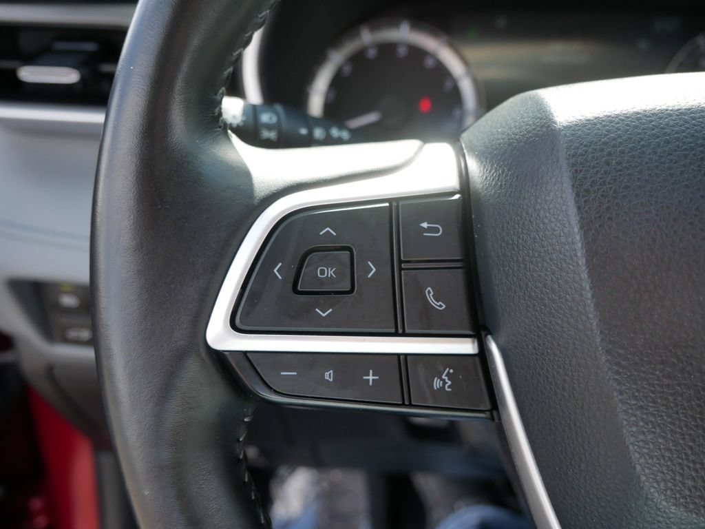 Used 2023 Toyota Highlander XLE AWD/4WD image 29