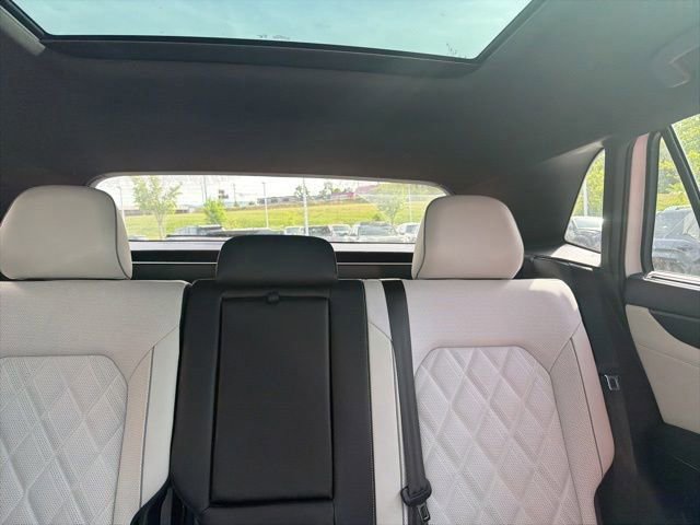 Used 2024 Volkswagen Atlas Cross Sport SEL Premium R-Line AWD/4WD image 11